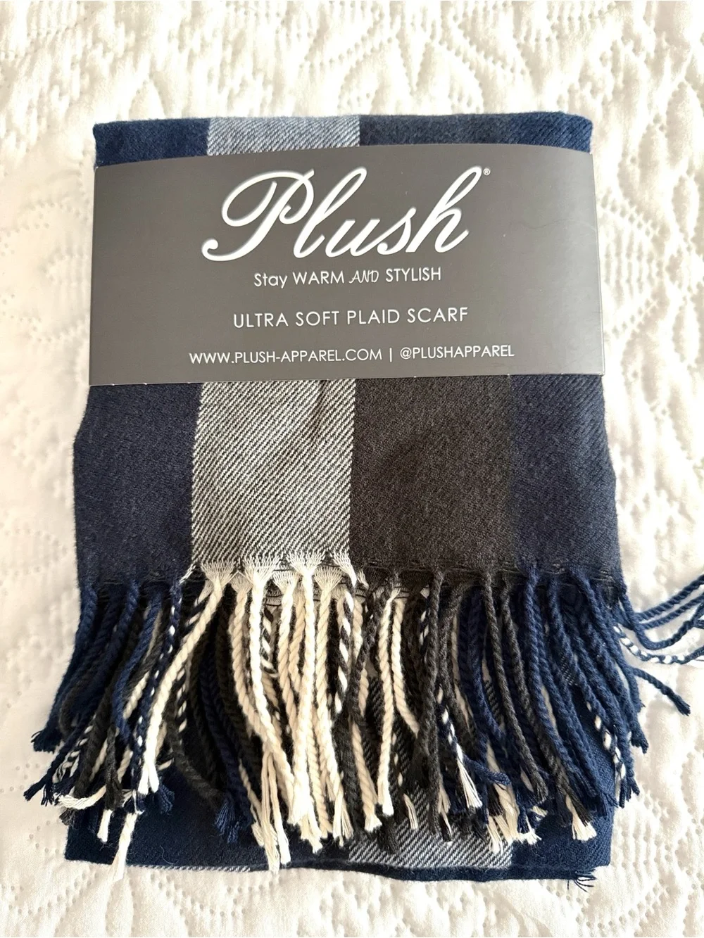 NWT Plush Apparel Ultra Soft Plaid Scarf in Navy,